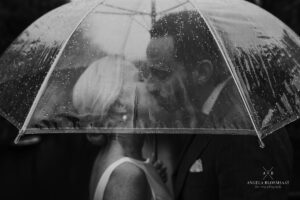 regen bruiloft paraplu regen trouwen